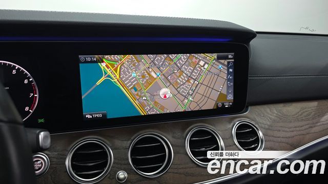 Mercedes-Benz E-Class 2019 — photo 21