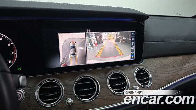 Mercedes-Benz E-Class 2019 — photo 22