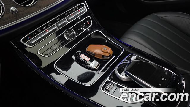 Mercedes-Benz E-Class 2019 — photo 23