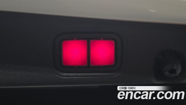 Mercedes-Benz E-Class 2019 — photo 26