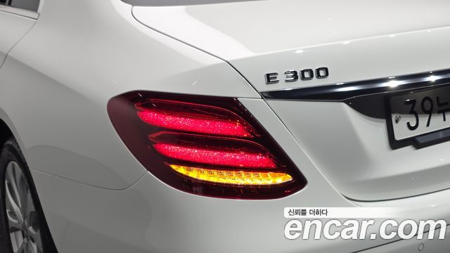 Mercedes-Benz E-Class 2019 — photo 9