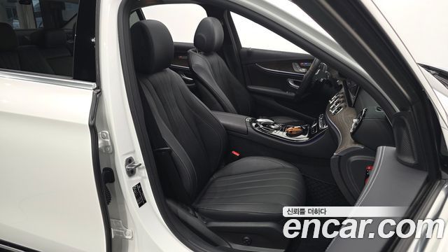 Mercedes-Benz E-Class 2019 — photo 16