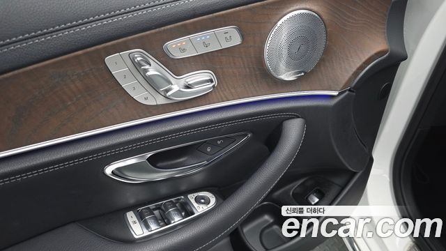 Mercedes-Benz E-Class 2019 — photo 29
