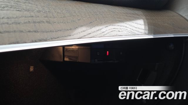 Mercedes-Benz E-Class 2019 — photo 32