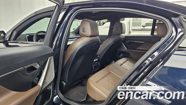 BMW 5-Series 2026 — photo 17