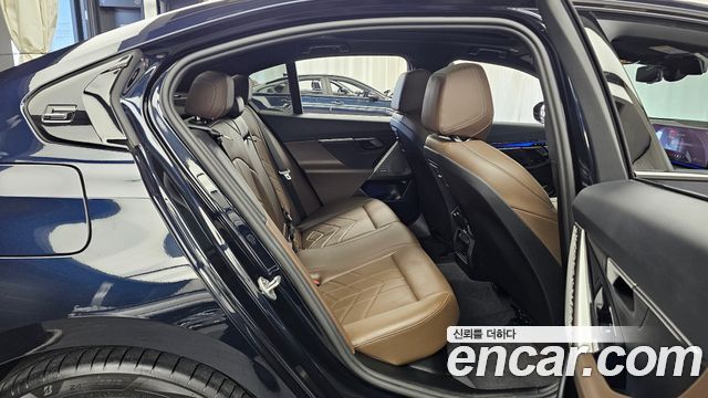 BMW 5-Series 2026 — photo 18