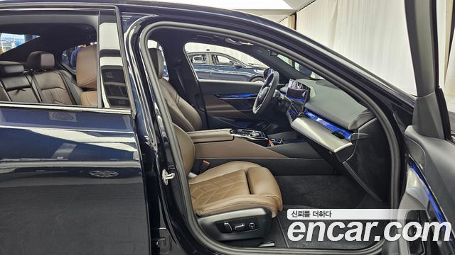 BMW 5-Series 2026 — photo 16
