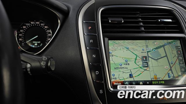 Lincoln MKX 2018 — photo 12