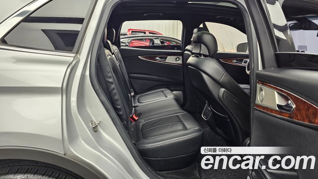 Lincoln MKX 2018 — photo 18
