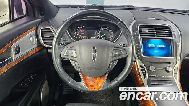 Lincoln MKX 2018 — photo 22
