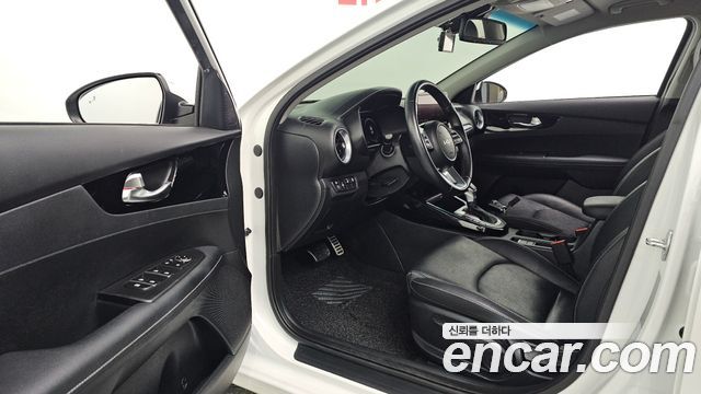 Kia K3 2023 — photo 13