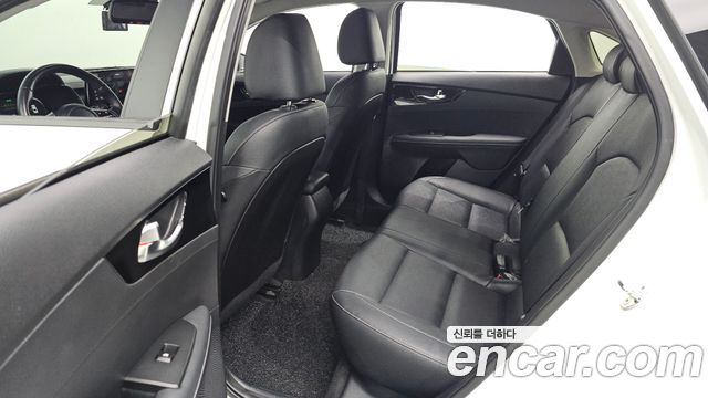 Kia K3 2023 — photo 17