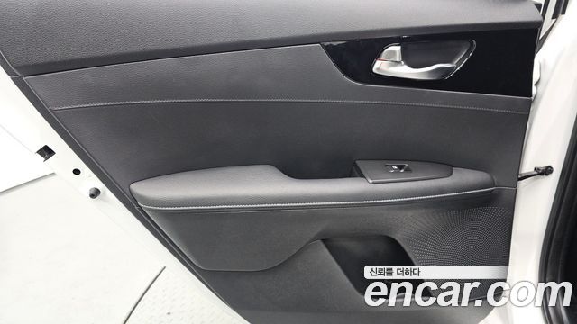 Kia K3 2023 — photo 15
