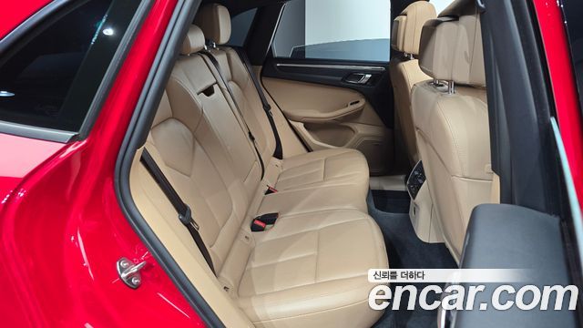 Porsche Macan 2021 — photo 11