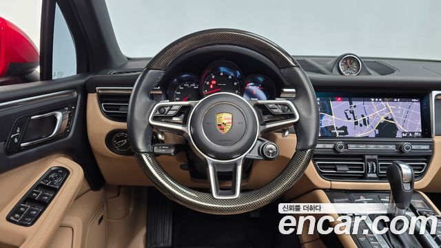 Porsche Macan 2021 — photo 12
