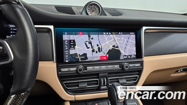 Porsche Macan 2021 — photo 13