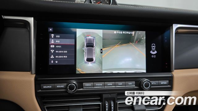 Porsche Macan 2021 — photo 14