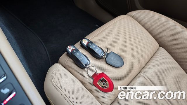 Porsche Macan 2021 — photo 16