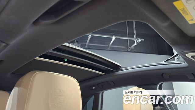 Porsche Macan 2021 — photo 17