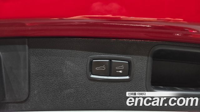 Porsche Macan 2021 — photo 18