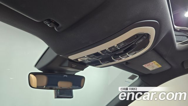 Porsche Macan 2021 — photo 20