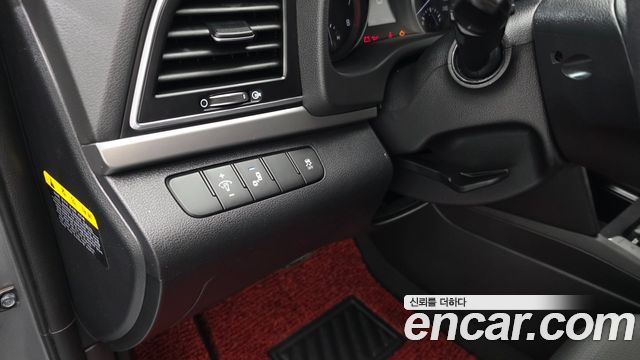 Hyundai AVANTE 2018 — photo 24