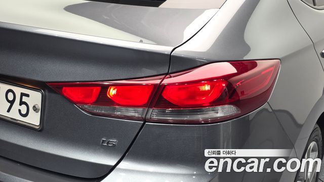 Hyundai AVANTE 2018 — photo 9