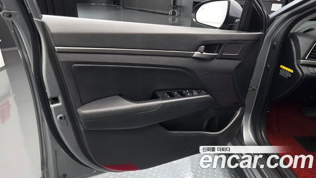 Hyundai AVANTE 2018 — photo 14
