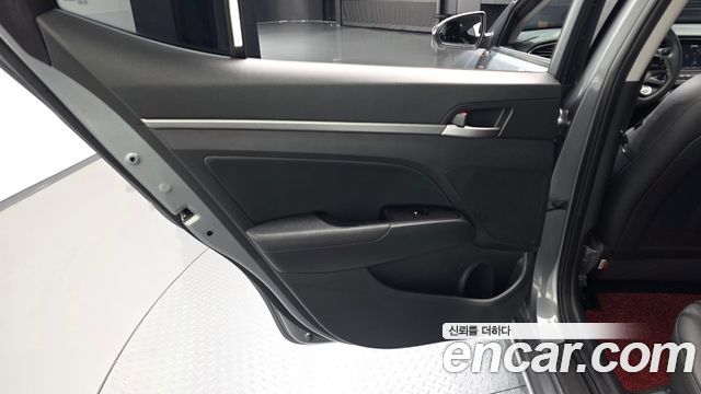 Hyundai AVANTE 2018 — photo 15