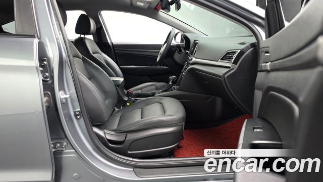 Hyundai AVANTE 2018 — photo 16