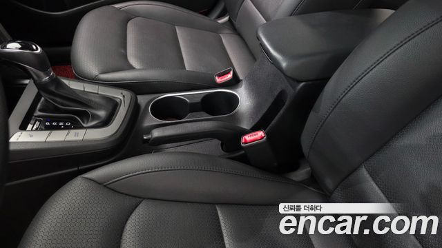 Hyundai AVANTE 2018 — photo 27