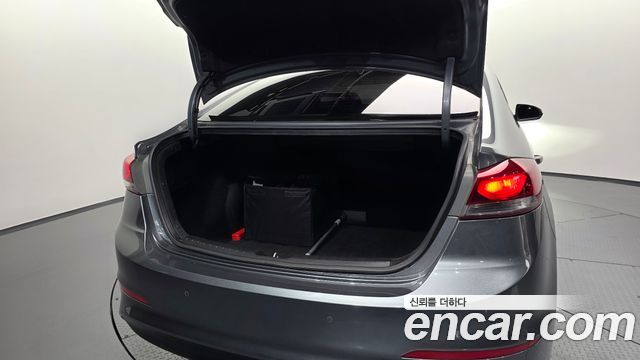 Hyundai AVANTE 2018 — photo 30
