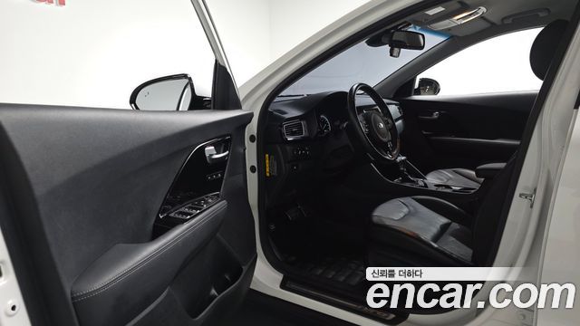 Kia Niro 2018 — photo 13