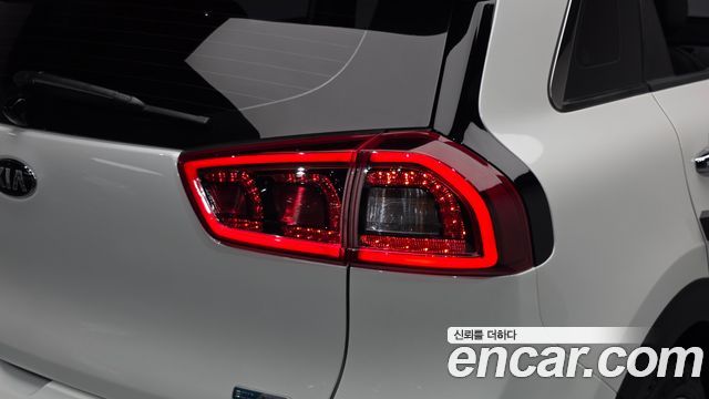Kia Niro 2018 — photo 9