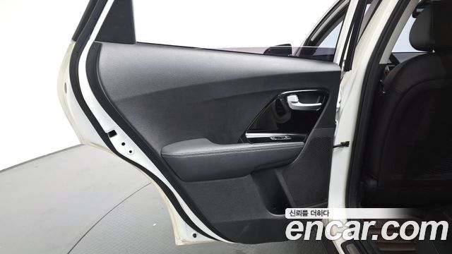Kia Niro 2018 — photo 15
