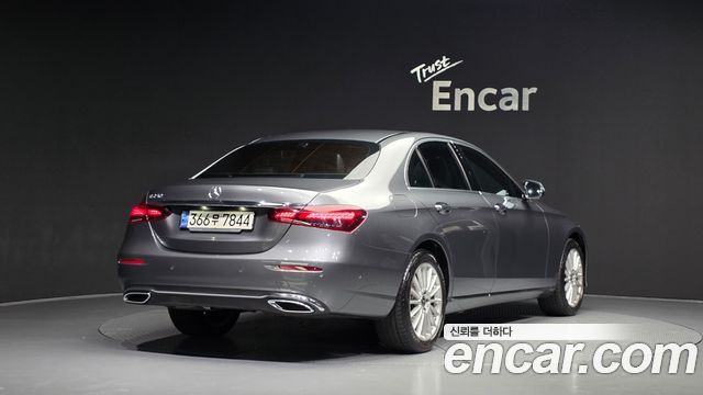 Mercedes-Benz E-Class 2022 — photo 2