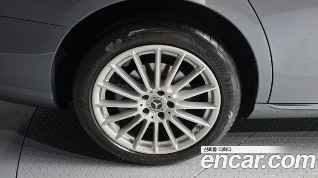 Mercedes-Benz E-Class 2022 — photo 5