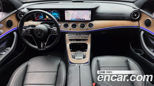 Mercedes-Benz E-Class 2022 — photo 10
