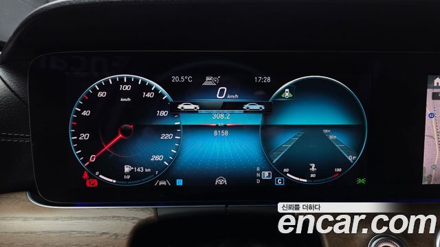 Mercedes-Benz E-Class 2022 — photo 11