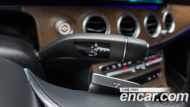 Mercedes-Benz E-Class 2022 — photo 12
