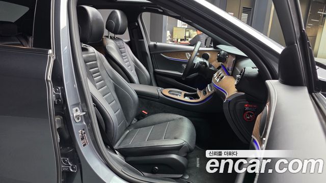 Mercedes-Benz E-Class 2022 — photo 17