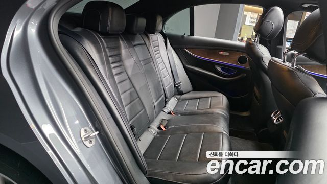 Mercedes-Benz E-Class 2022 — photo 18
