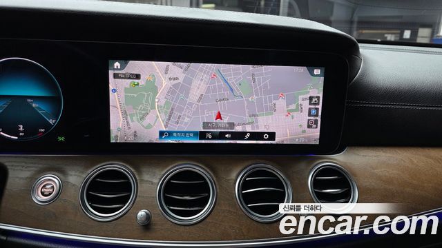 Mercedes-Benz E-Class 2022 — photo 20