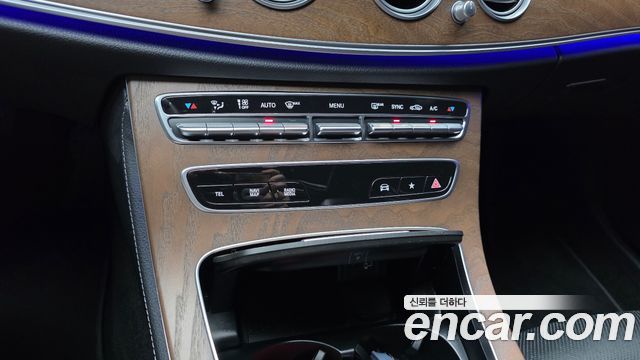Mercedes-Benz E-Class 2022 — photo 23
