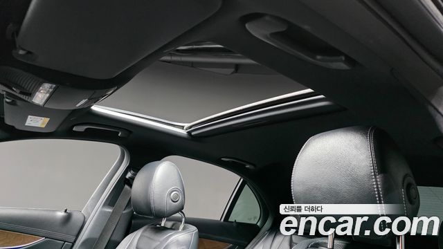 Mercedes-Benz E-Class 2022 — photo 25