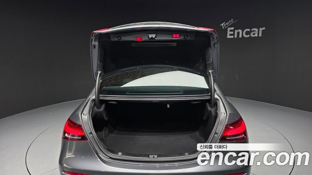 Mercedes-Benz E-Class 2022 — photo 26