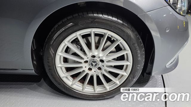 Mercedes-Benz E-Class 2022 — photo 7