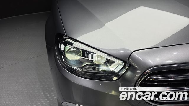 Mercedes-Benz E-Class 2022 — photo 8