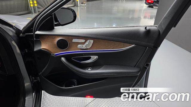 Mercedes-Benz E-Class 2022 — photo 15
