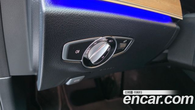Mercedes-Benz E-Class 2022 — photo 32